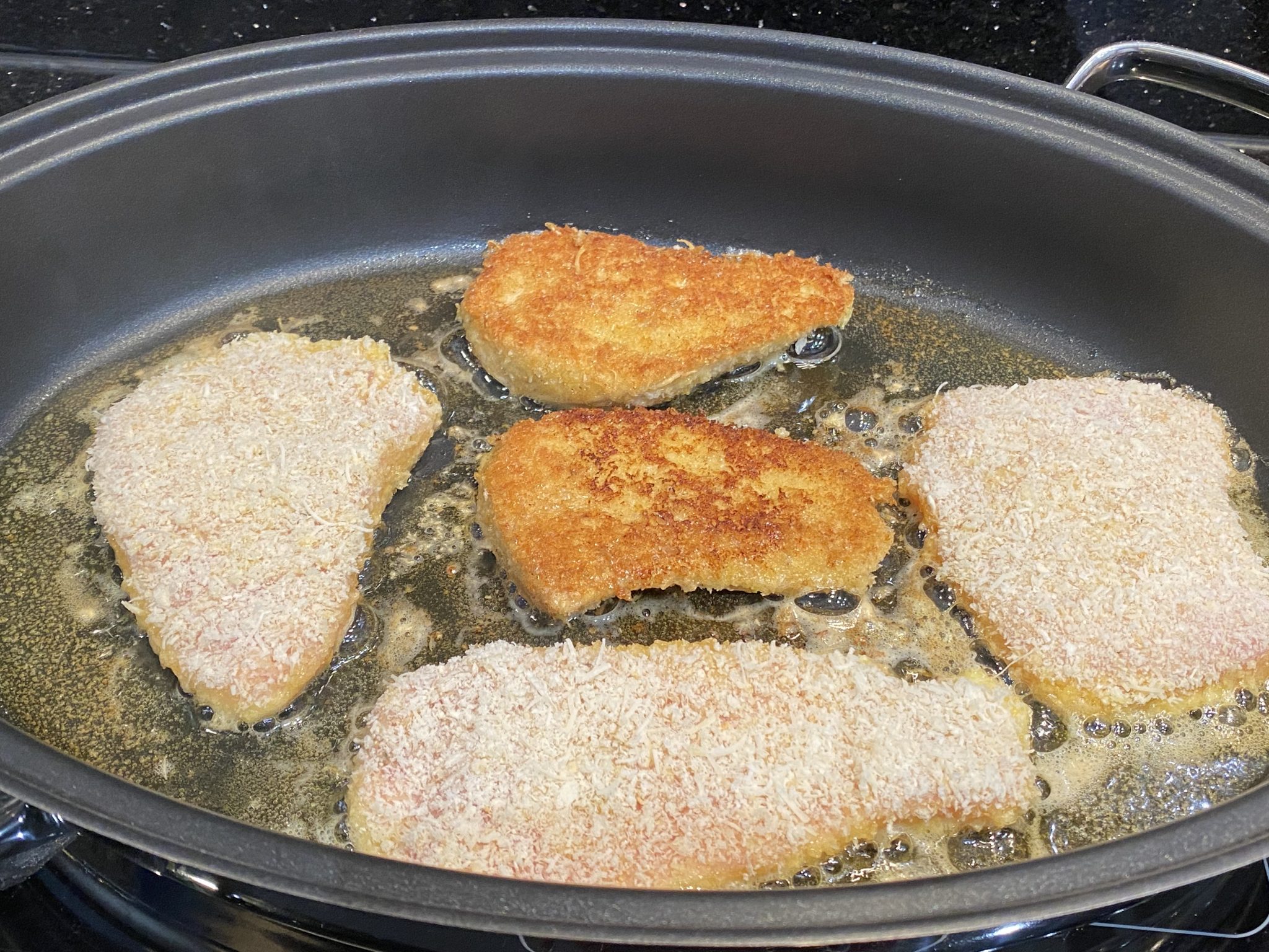 saftig zarte Putenschnitzel in knuspriger Parmesan-Kruste - My Little Diner