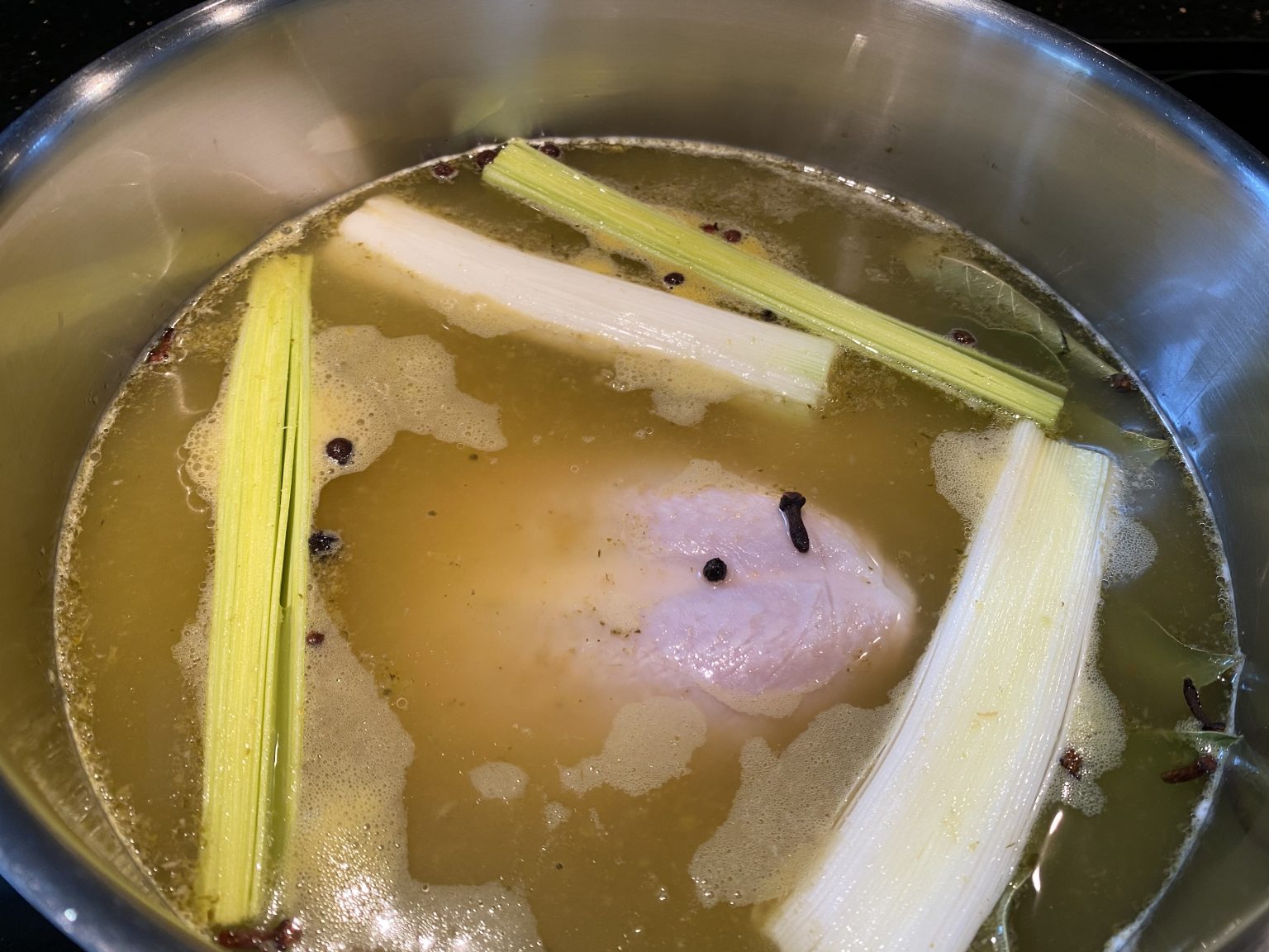 Hühnerbrühe - hausgemacht nach altem Familienrezept - My Little Diner