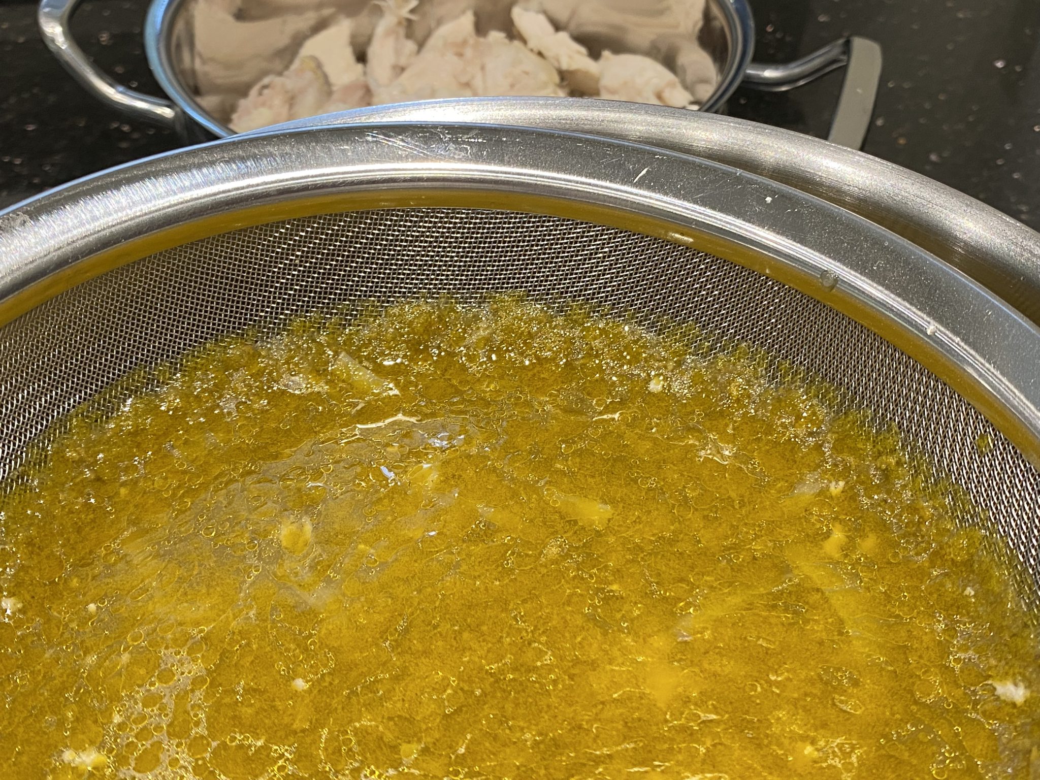 Hühnerbrühe - hausgemacht nach altem Familienrezept - My Little Diner