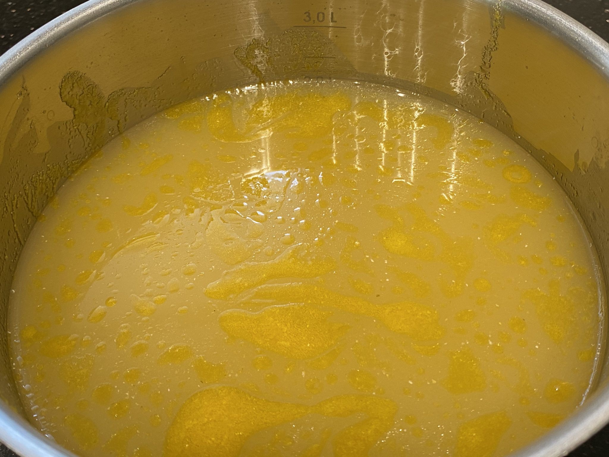 Hühnerbrühe - hausgemacht nach altem Familienrezept - My Little Diner