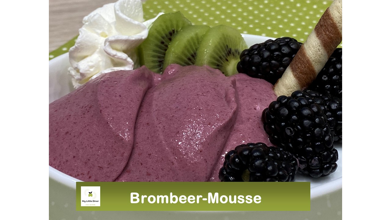 Bild zeigt Rezept Himbeer Mousse Dessert im Glas - Beispiel mit Brombeeren